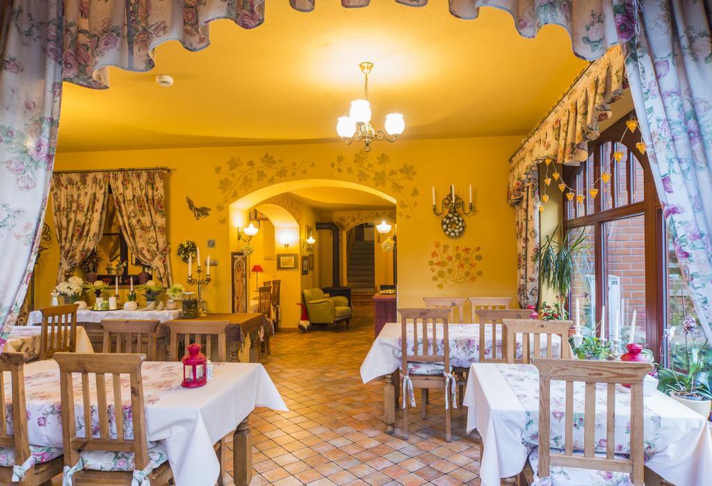 שצ'קלארסקה פוראובה Hotel Magnes מראה חיצוני תמונה